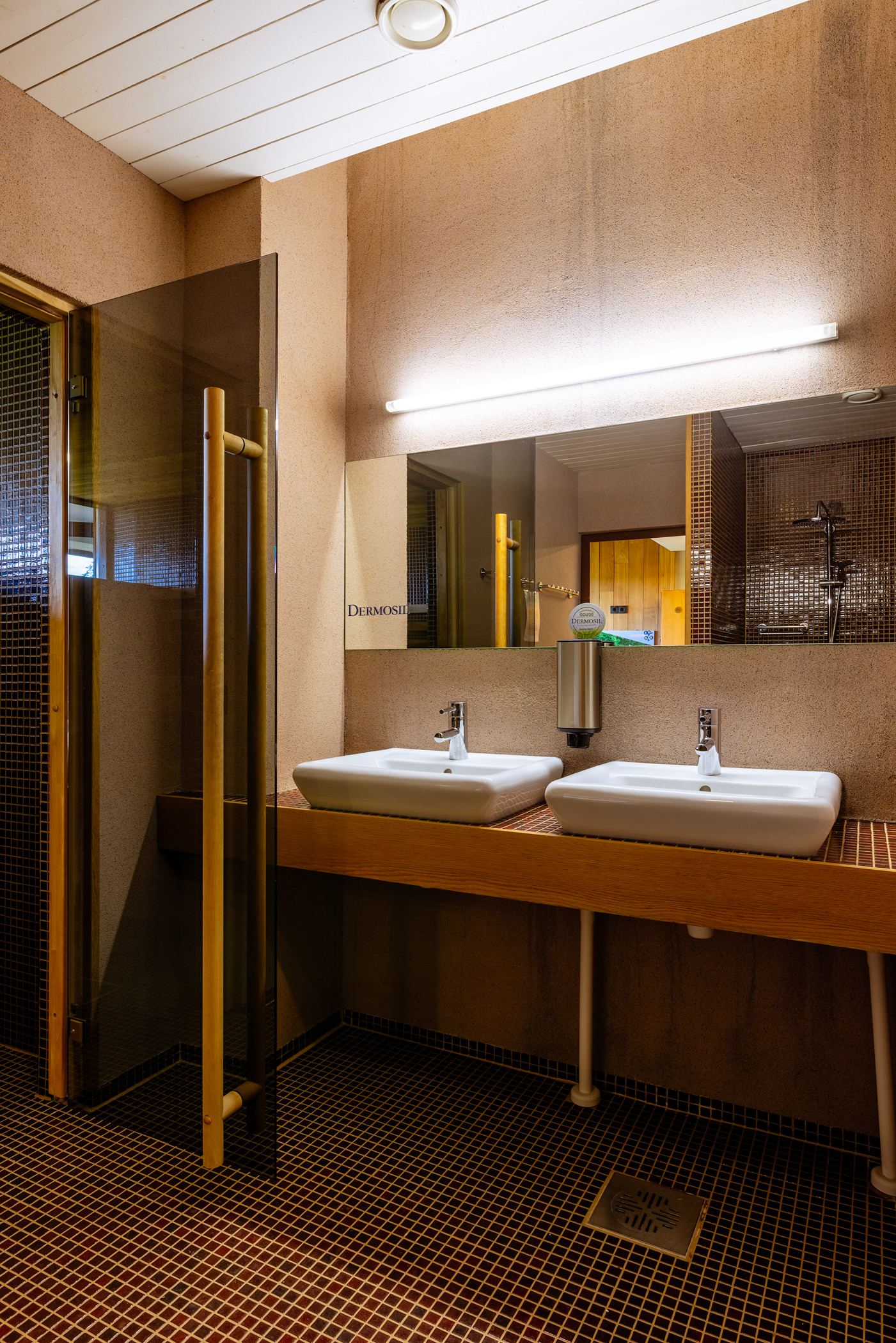 Sieviešu ģērbtuve un sauna - pievienojama tikai kopā ar pilnu rezervāciju