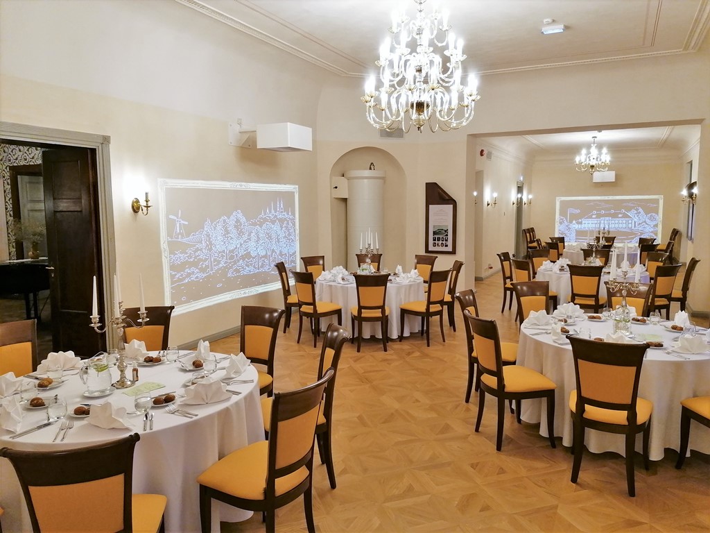 Ballroom in the Manor House (97 m²)