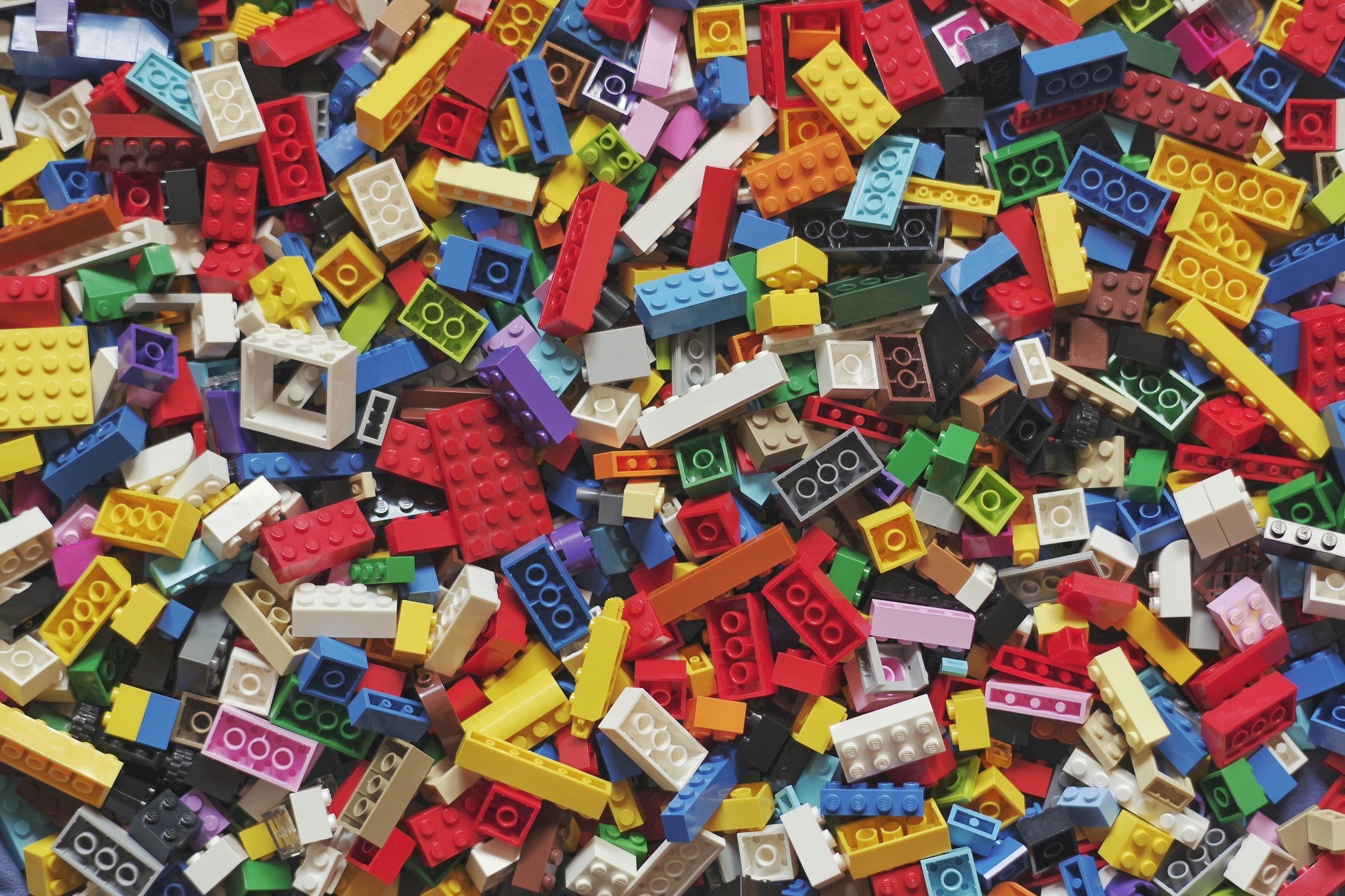 Lego stunda zem mākoņiem