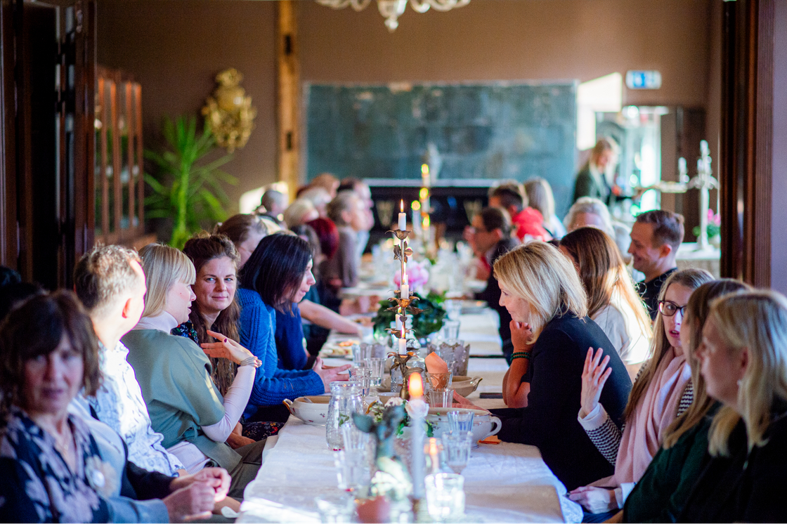 Dining salon in a manor house (85 m²)