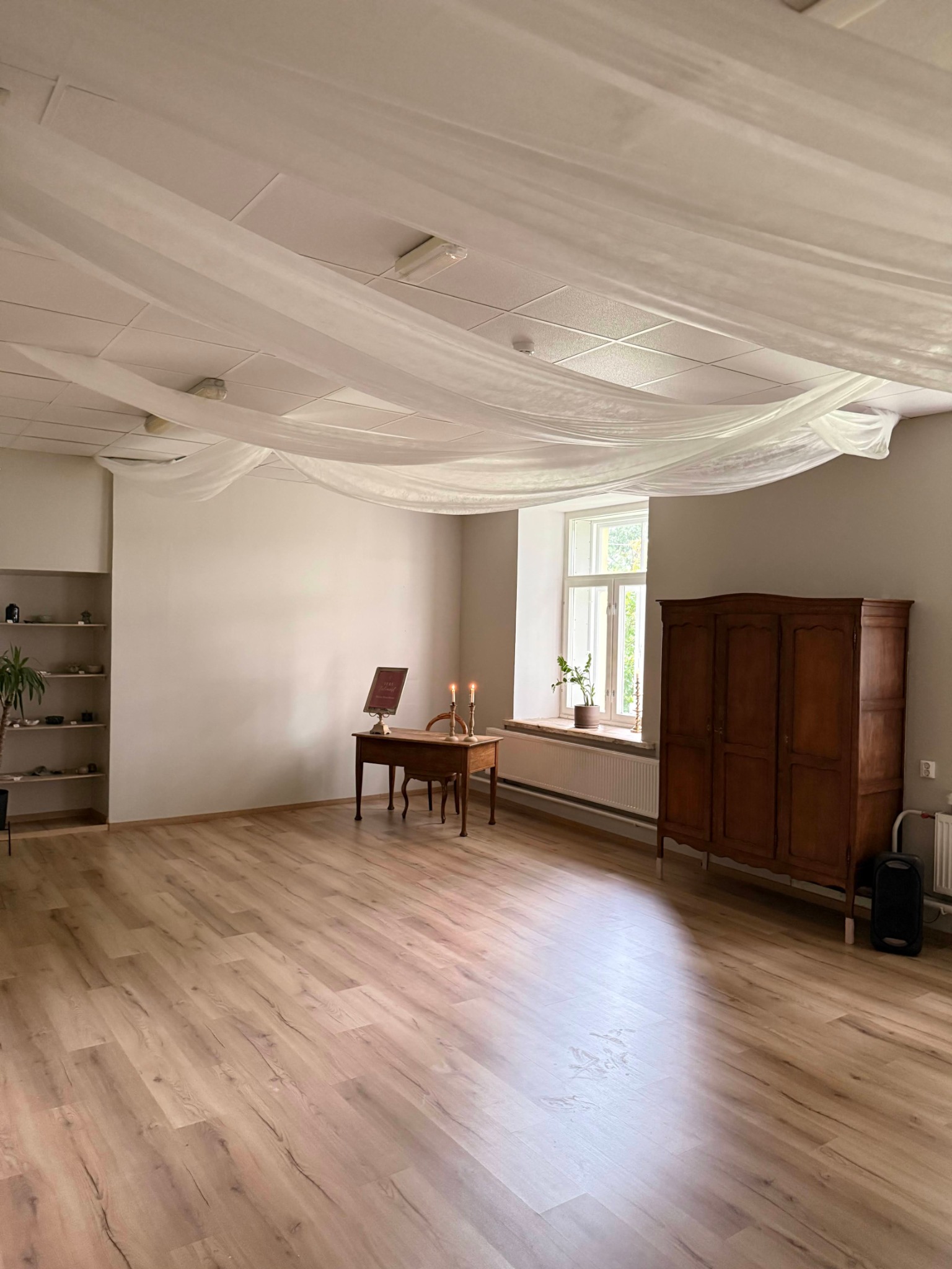 Peeglite saal