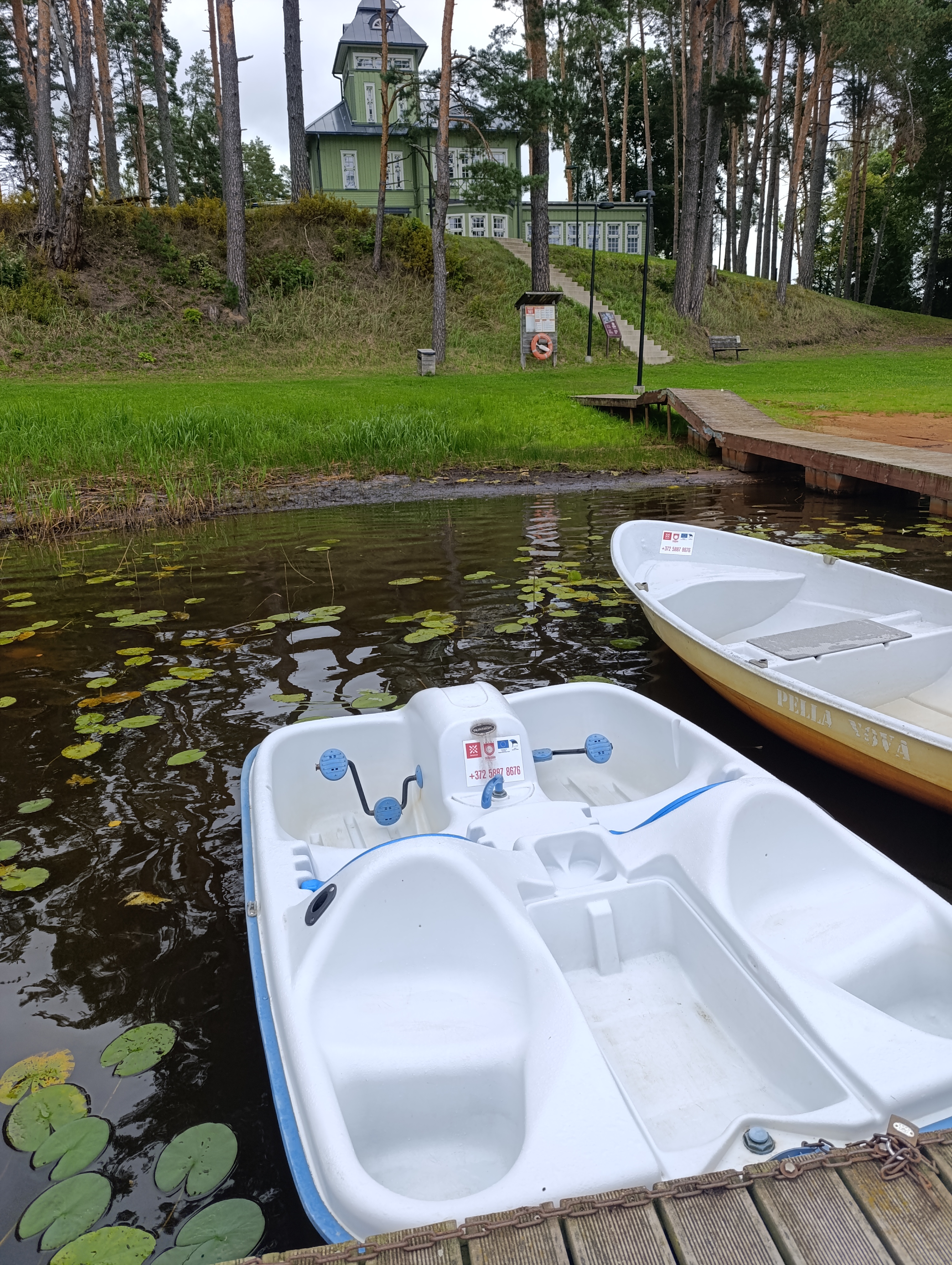 Water bike rental for 1 hour
