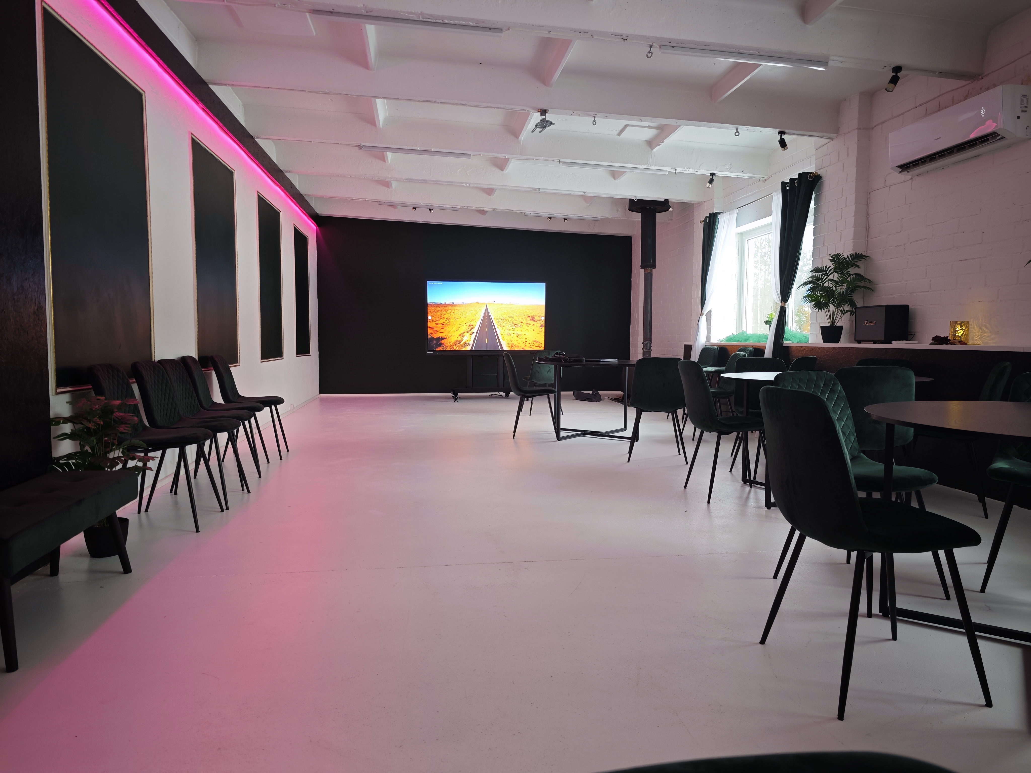 86″ puutetundliku nutiekraani rent