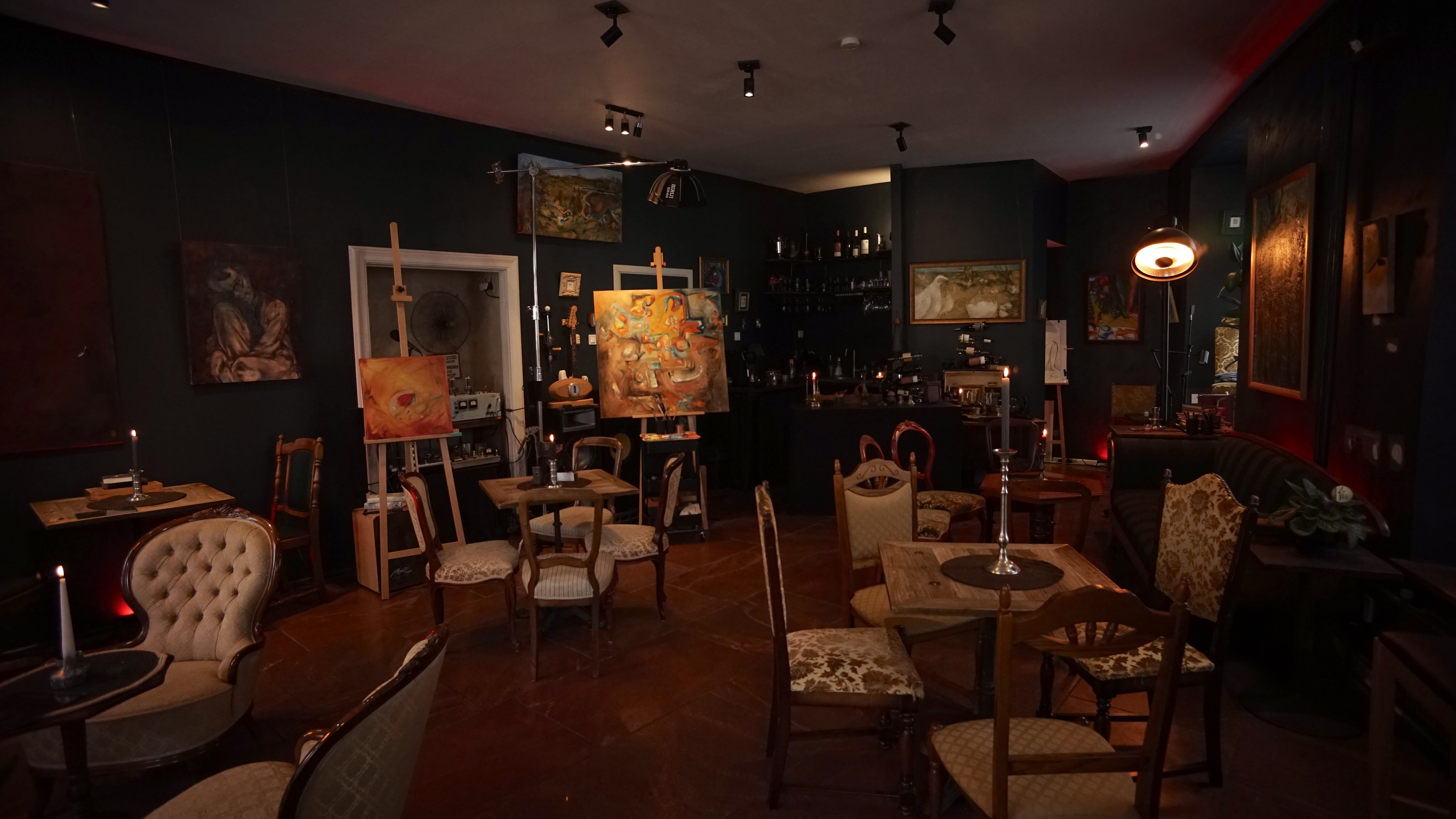 gallery/wine shop