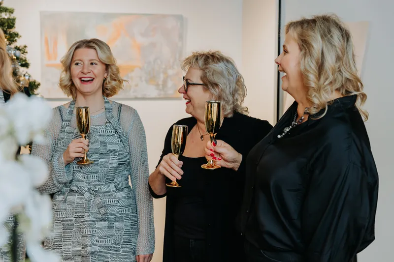 Art&Bubbles Classic - painting evening in a gallery, 10 - 15 people